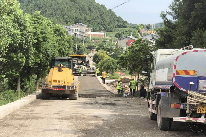 路橋集團搶晴天、戰(zhàn)雨天、斗夜間  全力以赴推進國道347項目建設